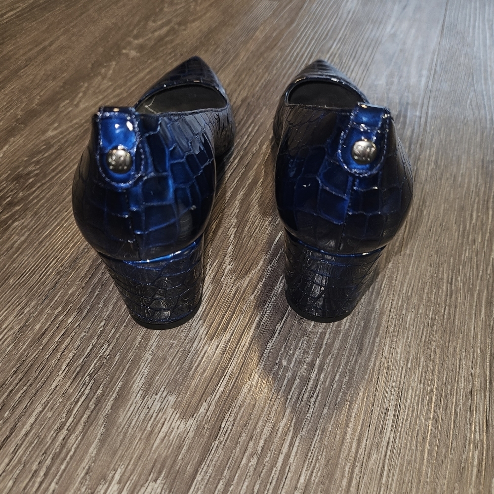 Stuart Weitzman crocodile leather embossed pumps - Picture 6 of 7